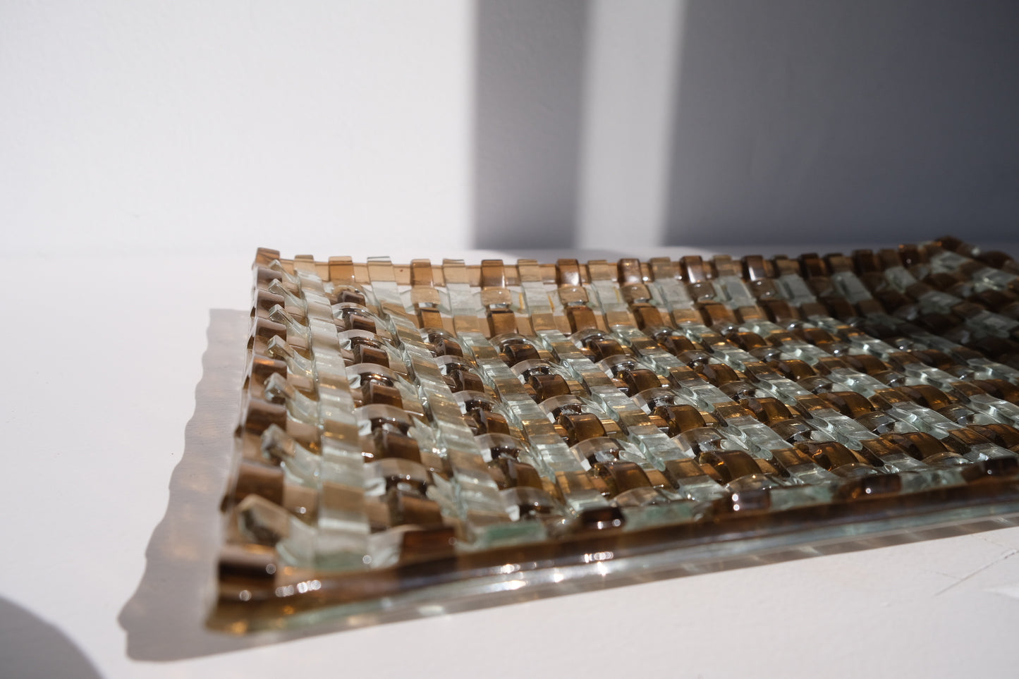 Retro two-tone woven glass tray