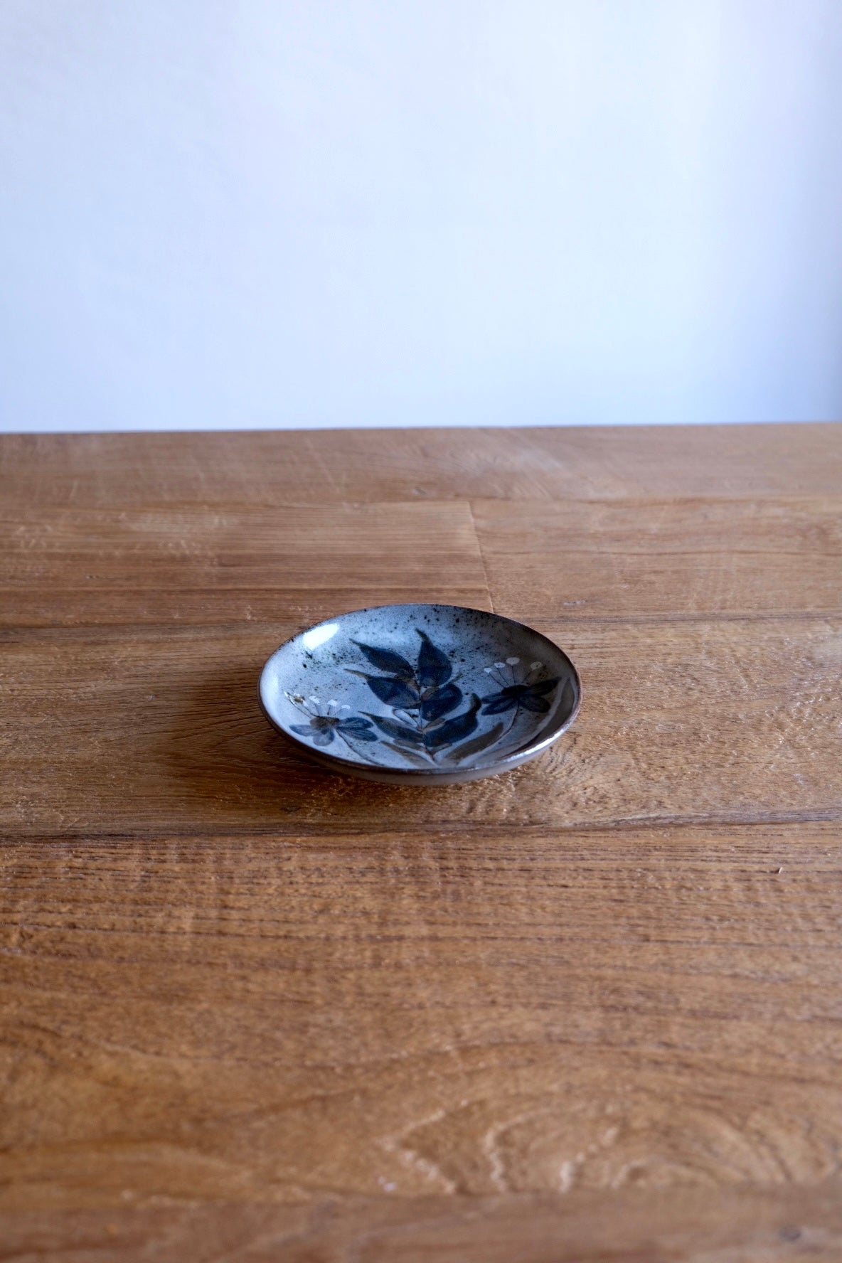 Ceramic plate with hand-painted flowers