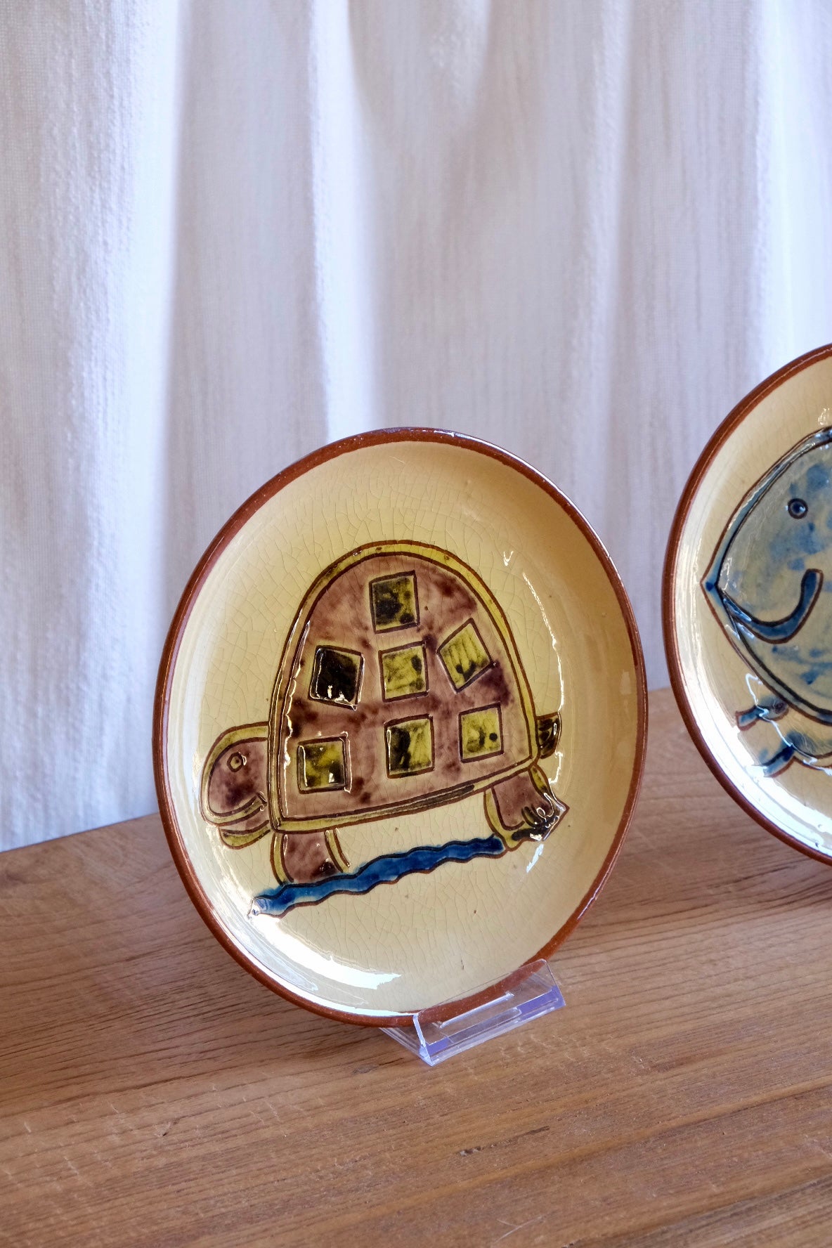 Pair of animal Vilà Clara Clara plates, Spain