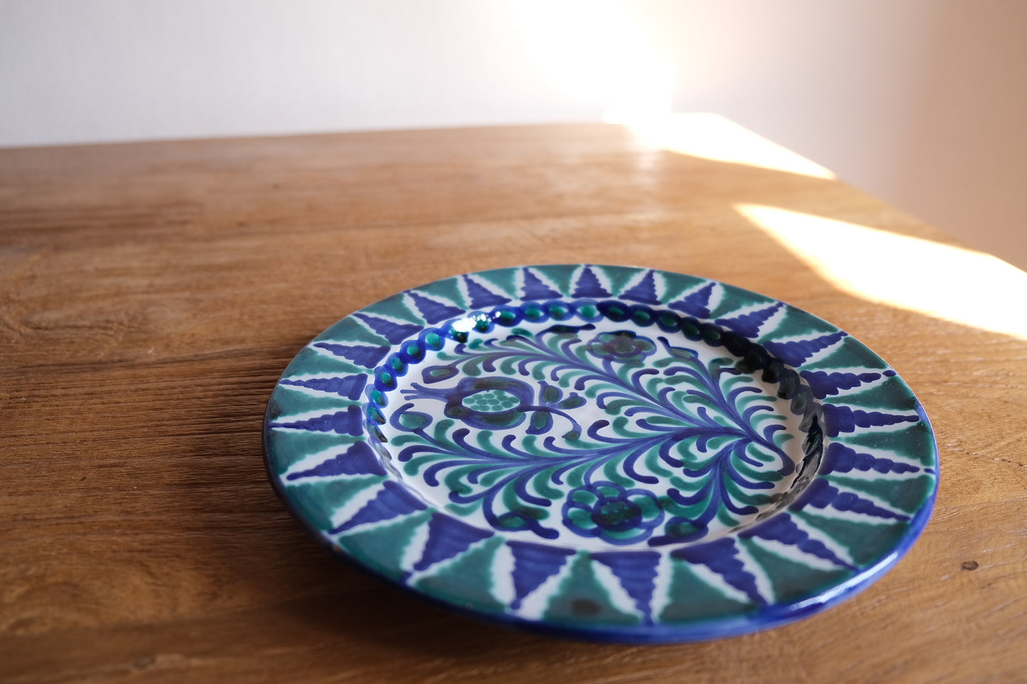 Traditional Fajalauza ceramic plate