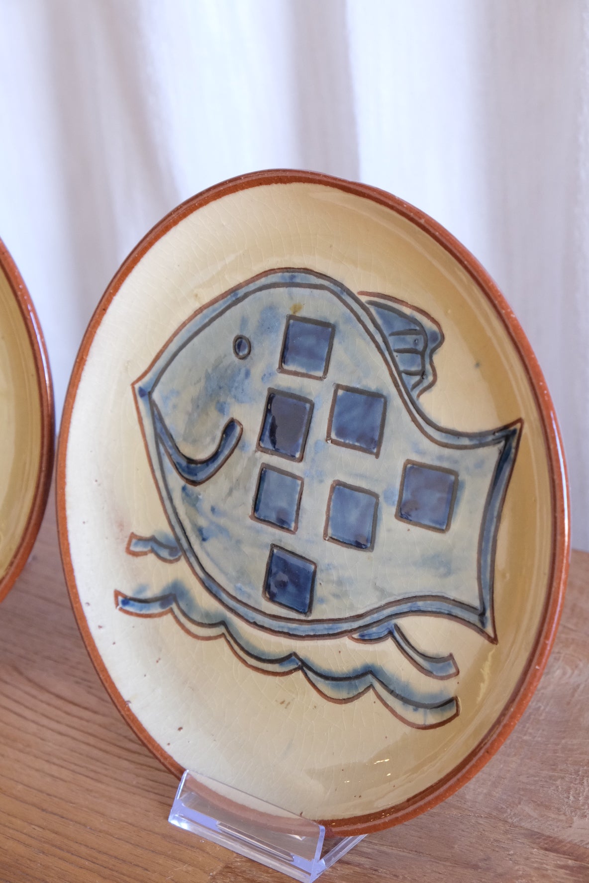 Pair of animal Vilà Clara Clara plates, Spain