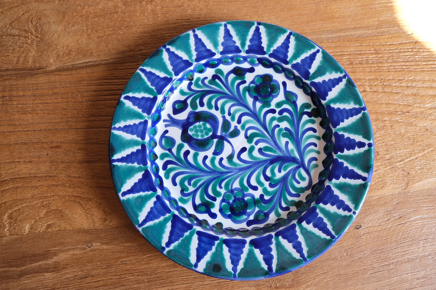 Traditional Fajalauza ceramic plate