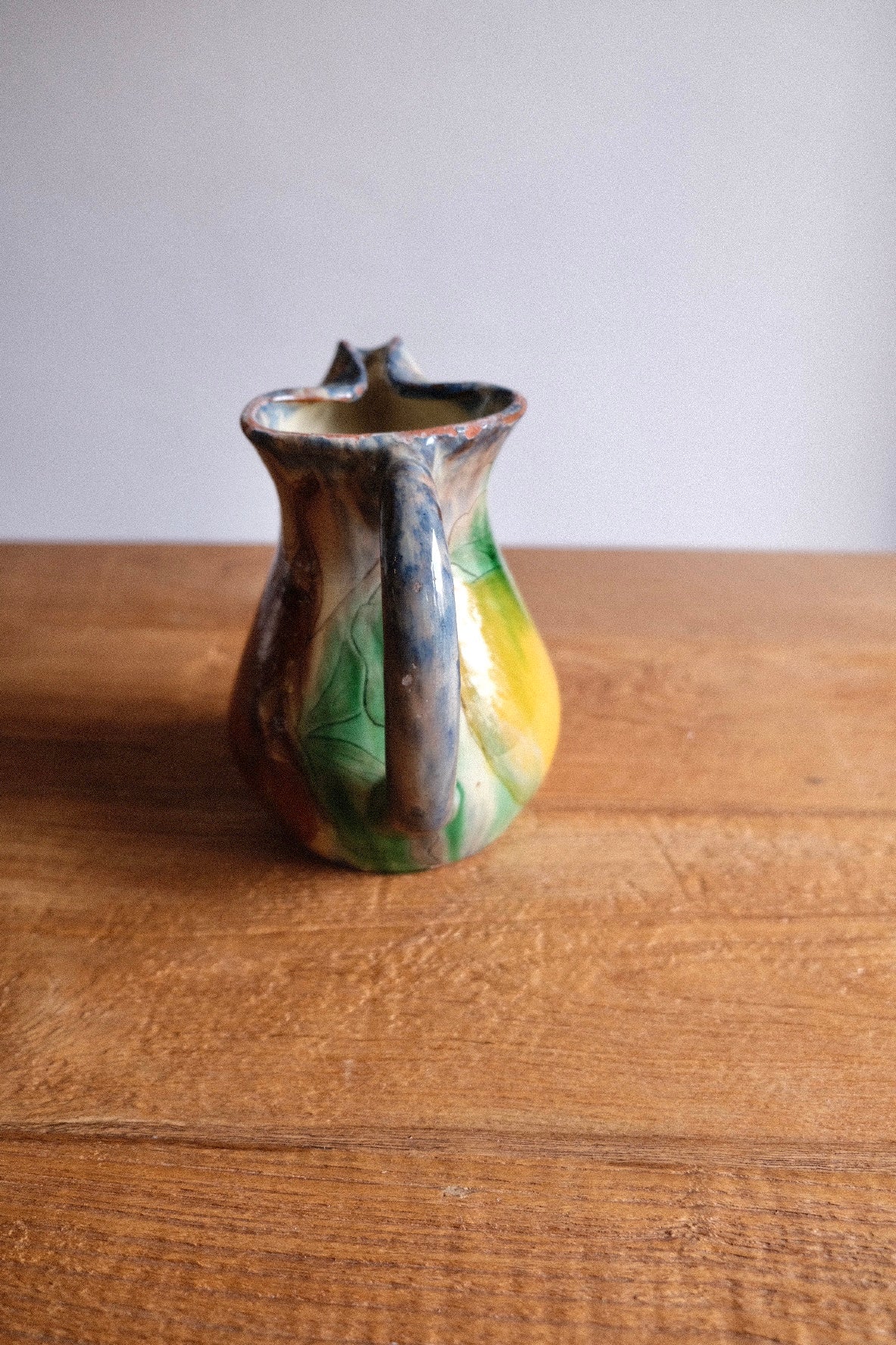 Ceramic jug with lemons and tomatoes