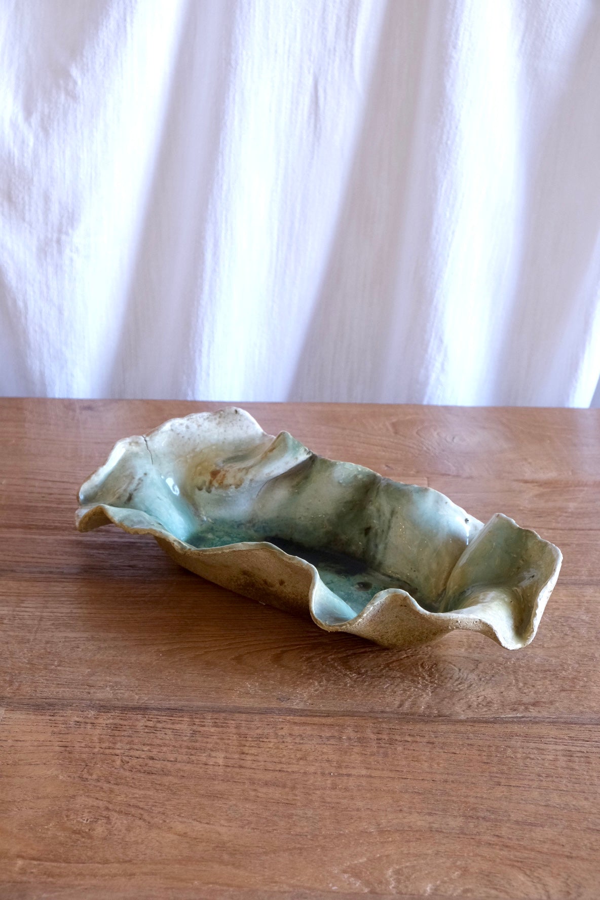 Contorted wavy bowl