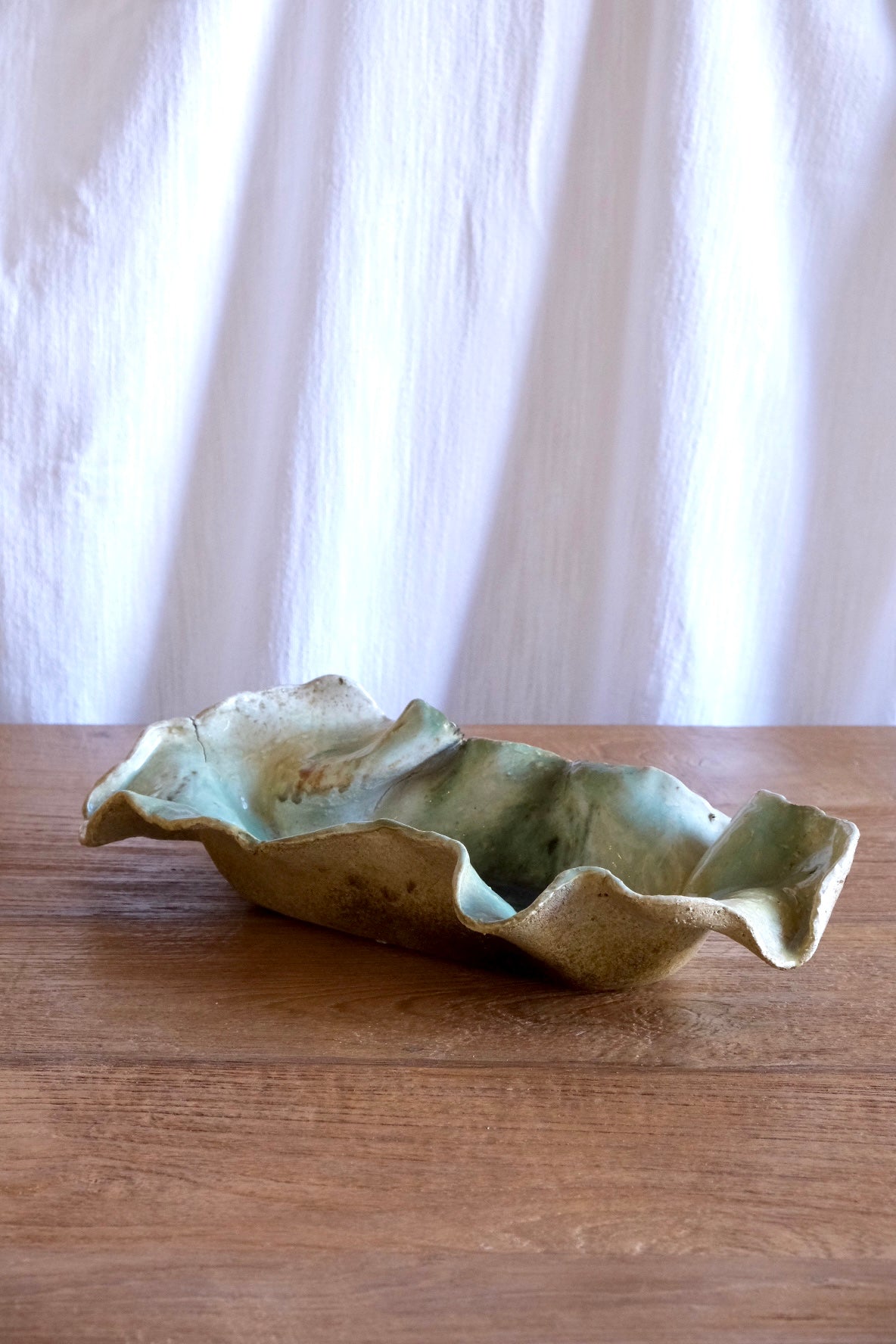 Contorted wavy bowl