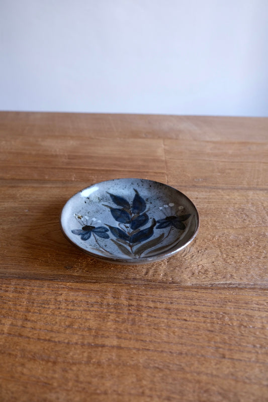 Ceramic plate with hand-painted flowers