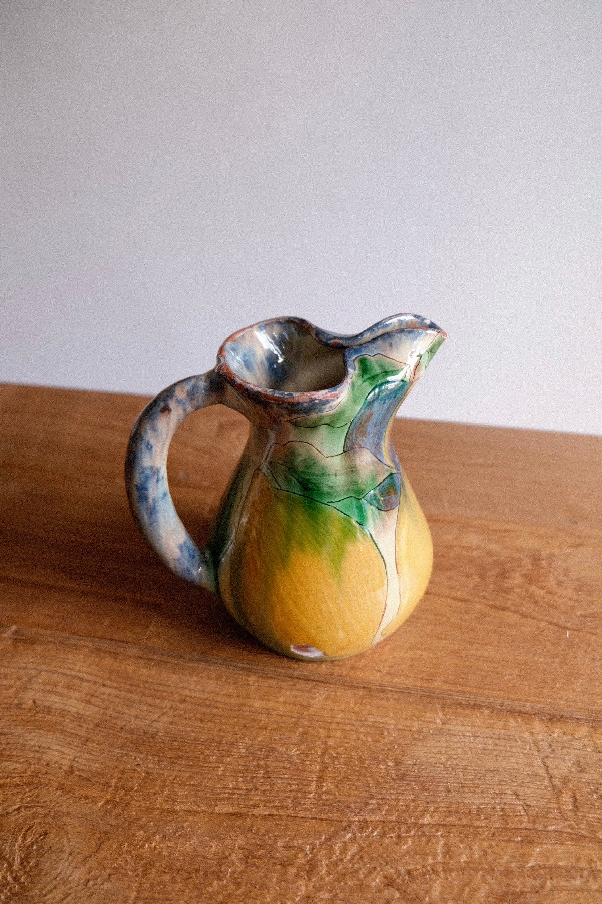 Ceramic jug with lemons and tomatoes